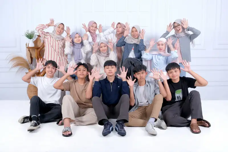 Foto group besar di Studio Kuningan Ajid - foto bersama komunitas